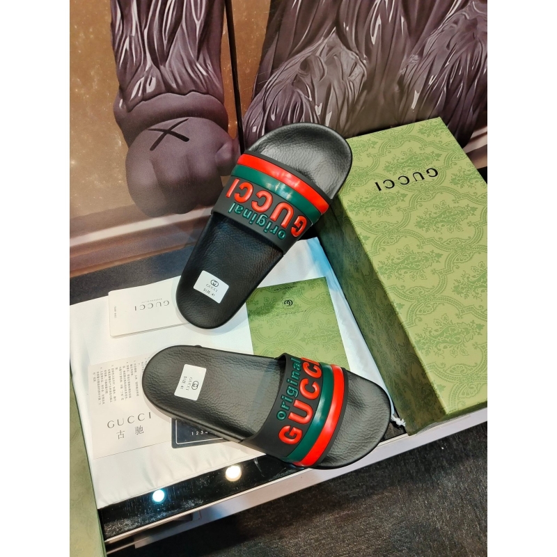 G*u*i slippers